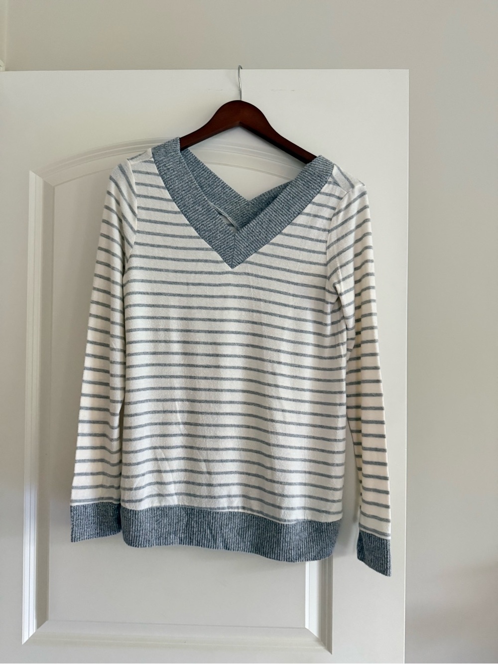 Women’s Cream & Light Blue Striped V-Neck Sweater